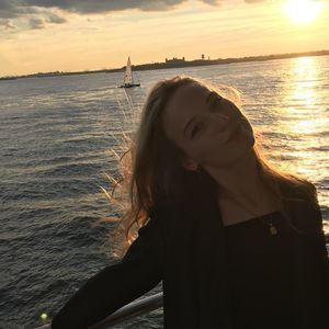 Meet your Posher, Adrianna